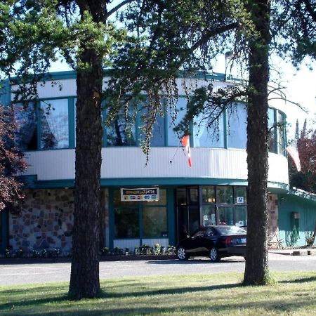 Falcon Lake Hotel Екстер'єр фото