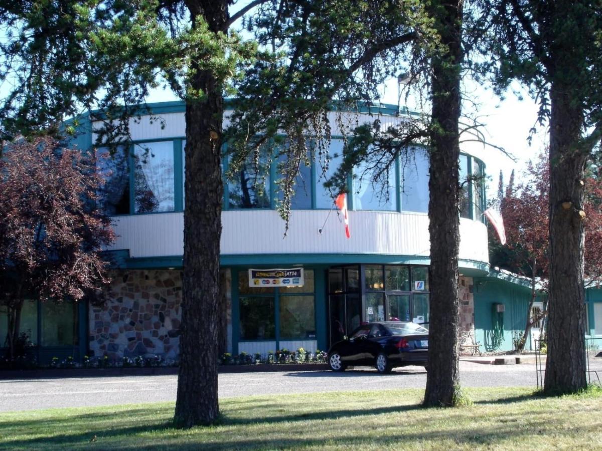 Falcon Lake Hotel Екстер'єр фото