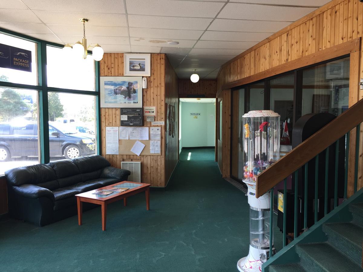 Falcon Lake Hotel Екстер'єр фото