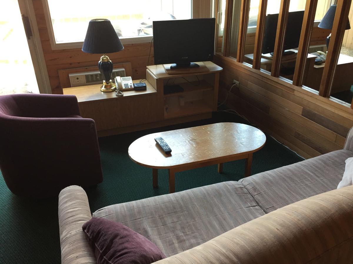 Falcon Lake Hotel Екстер'єр фото
