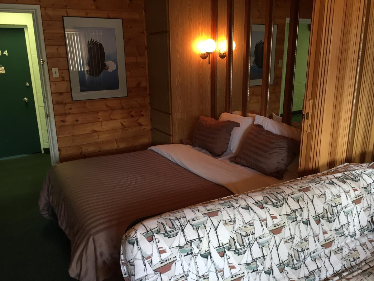 Falcon Lake Hotel Екстер'єр фото