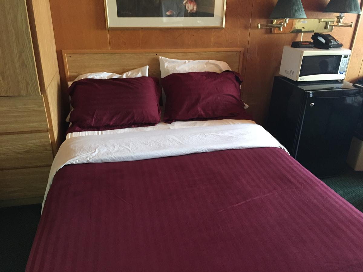 Falcon Lake Hotel Екстер'єр фото