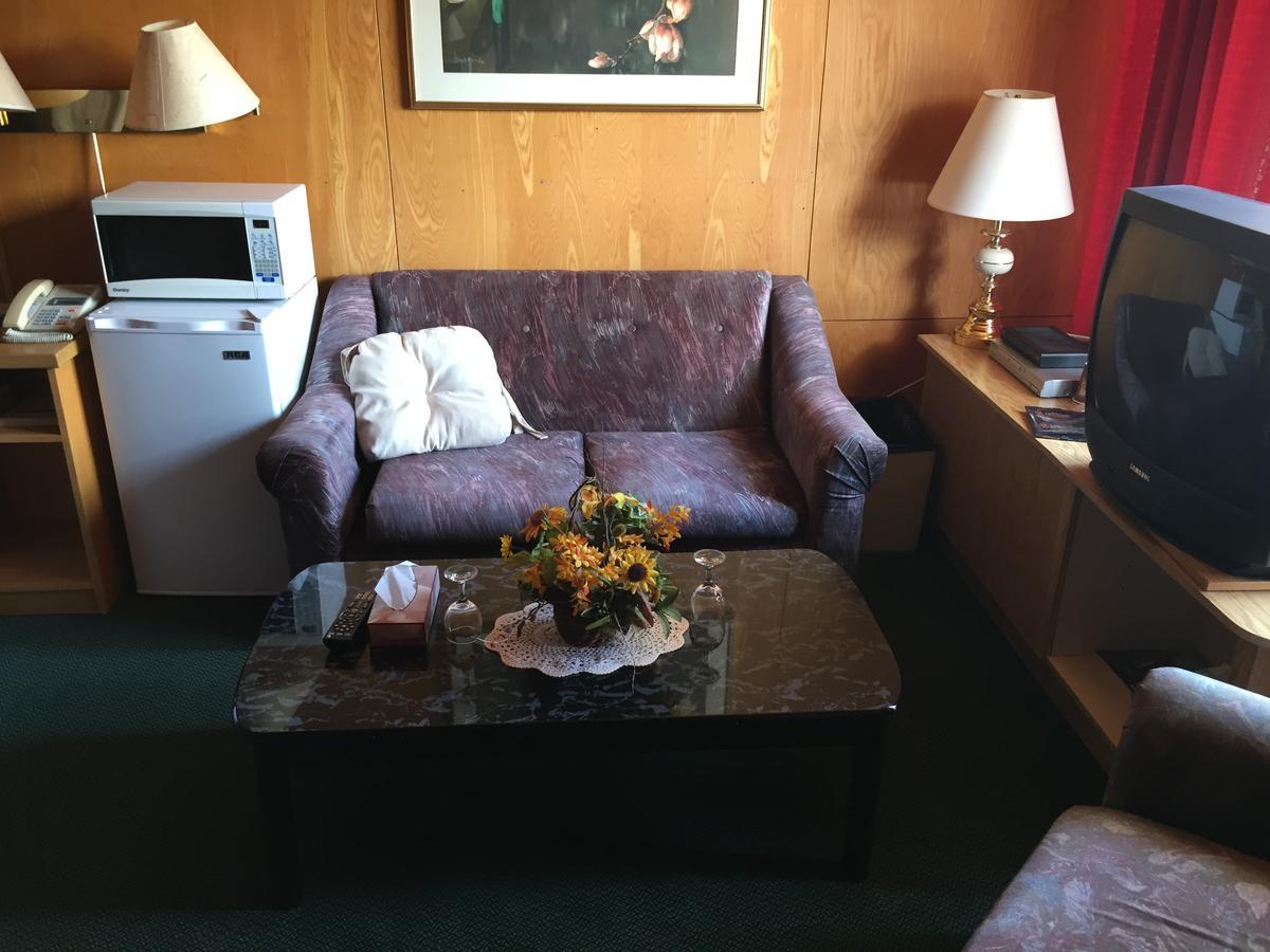 Falcon Lake Hotel Екстер'єр фото