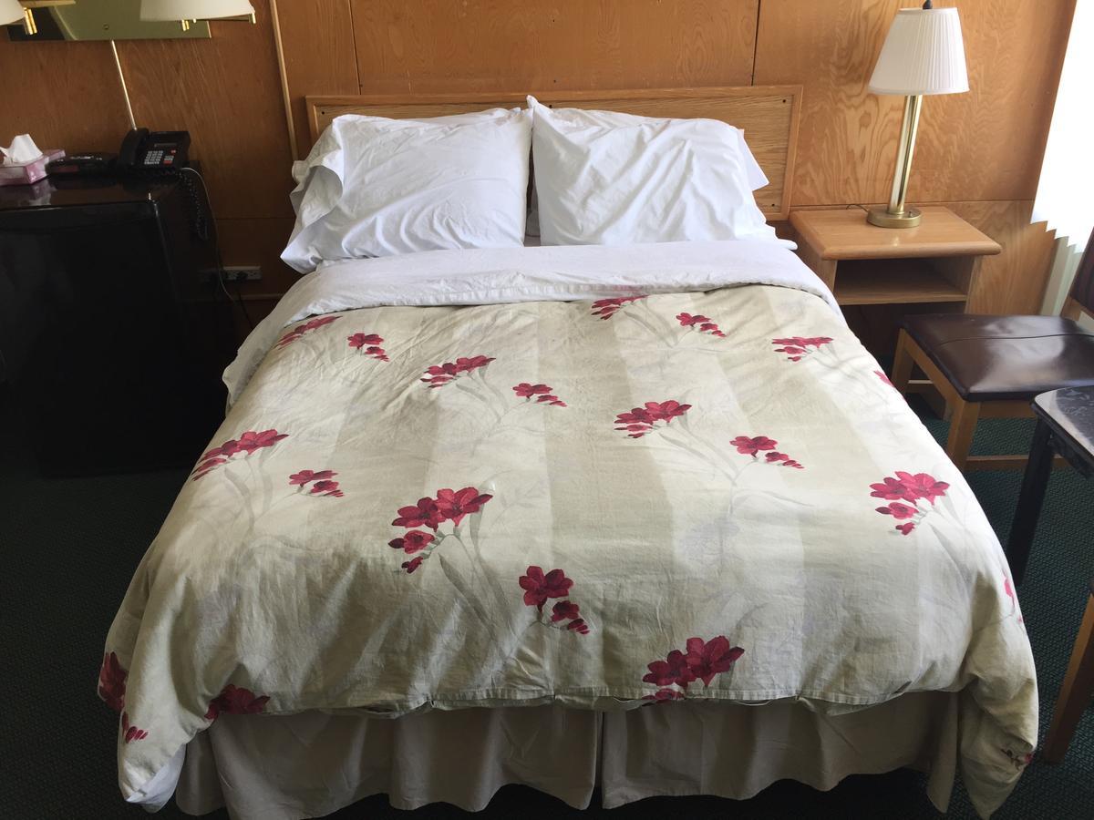 Falcon Lake Hotel Екстер'єр фото