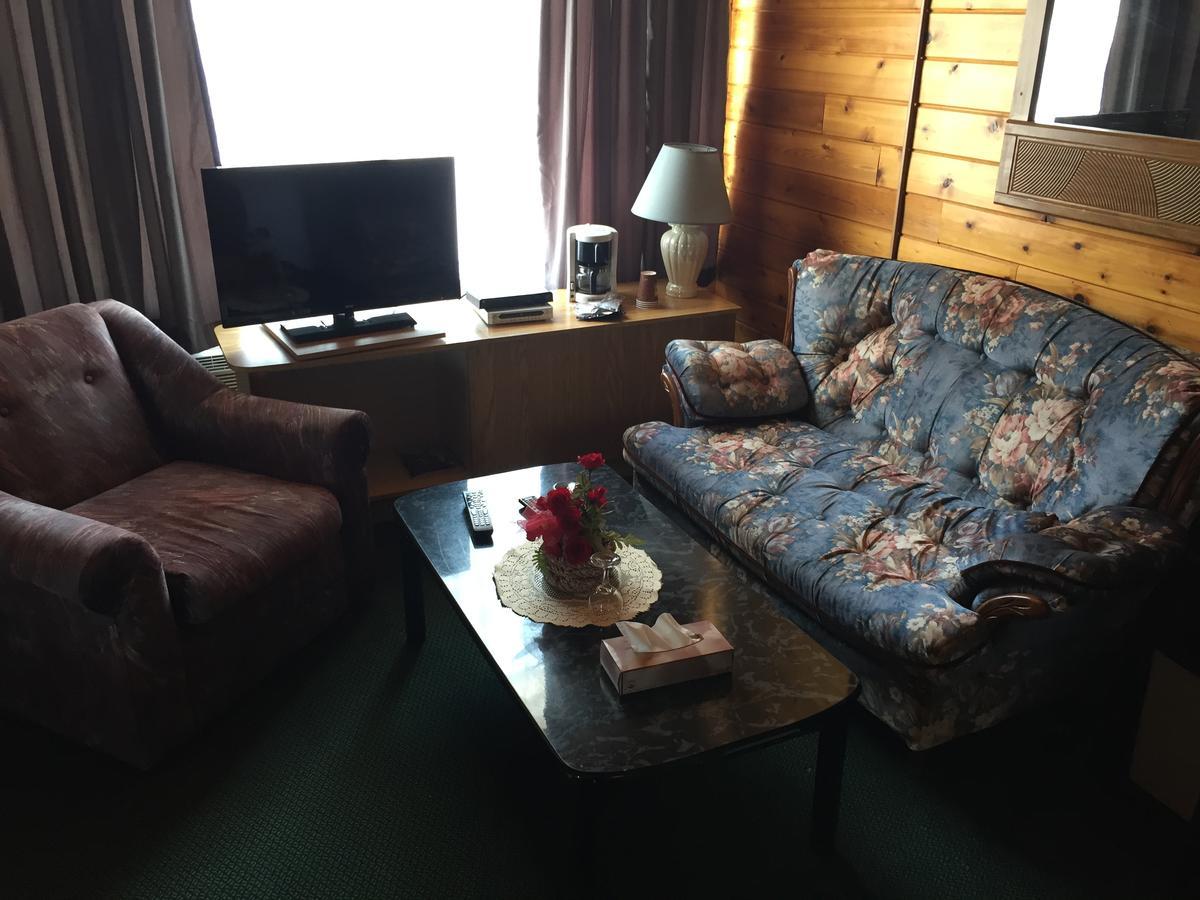 Falcon Lake Hotel Екстер'єр фото