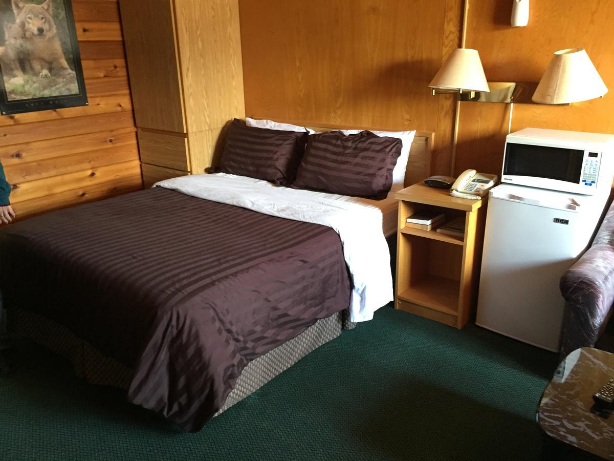 Falcon Lake Hotel Екстер'єр фото