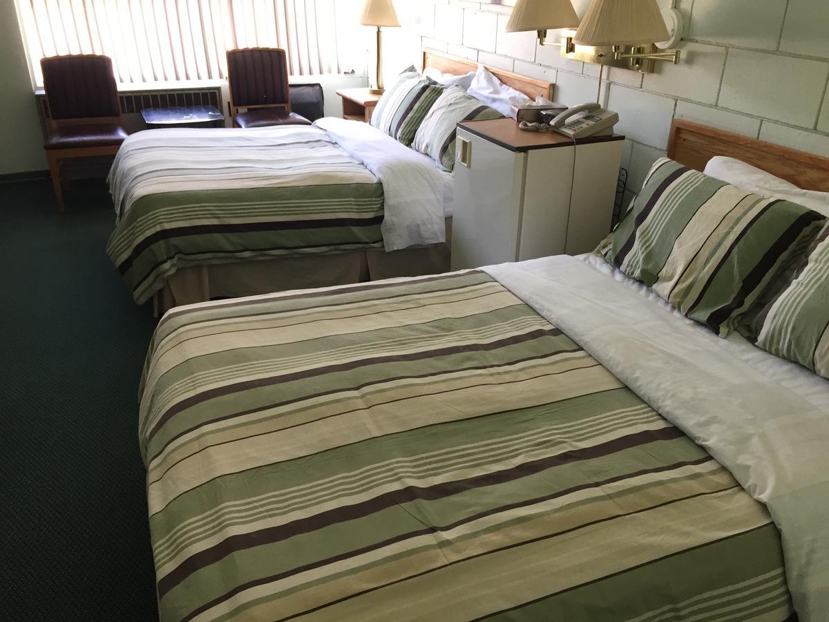Falcon Lake Hotel Екстер'єр фото