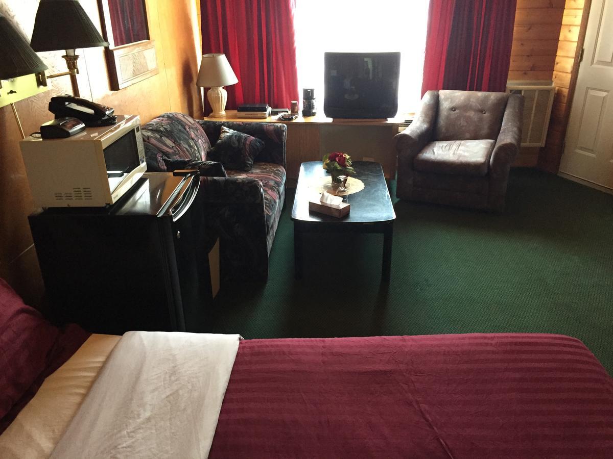 Falcon Lake Hotel Екстер'єр фото