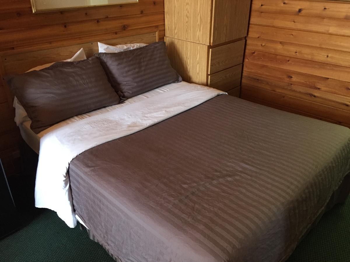 Falcon Lake Hotel Екстер'єр фото
