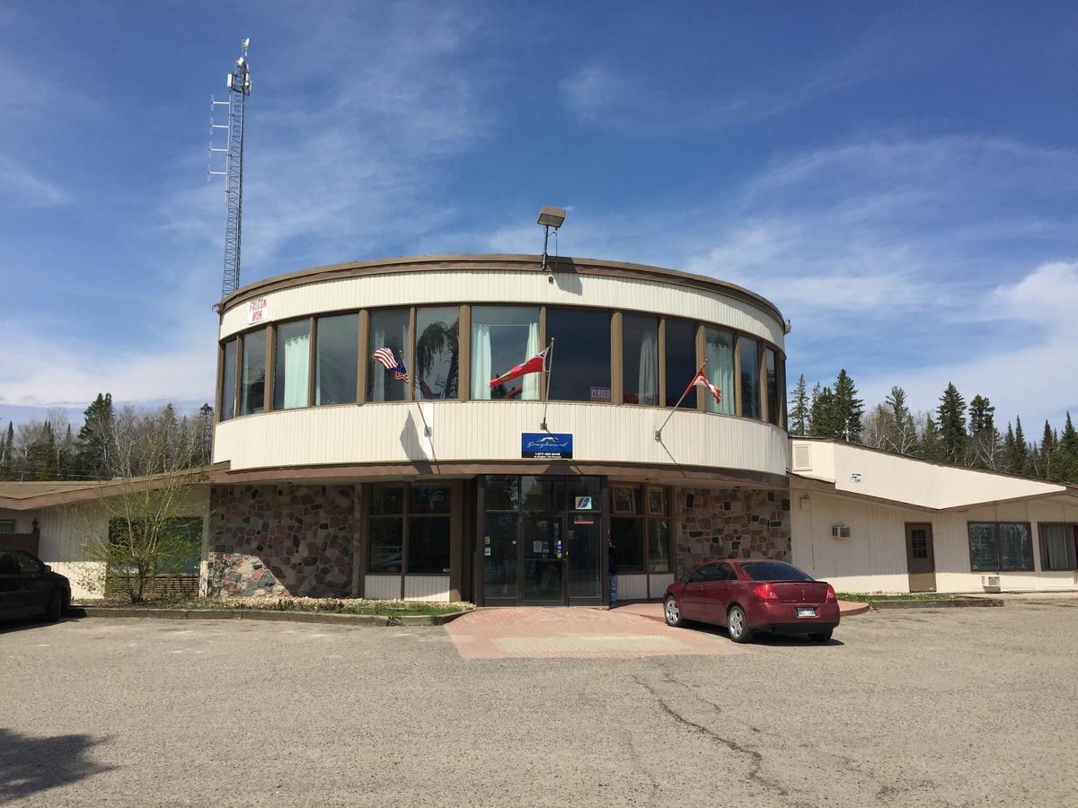 Falcon Lake Hotel Екстер'єр фото