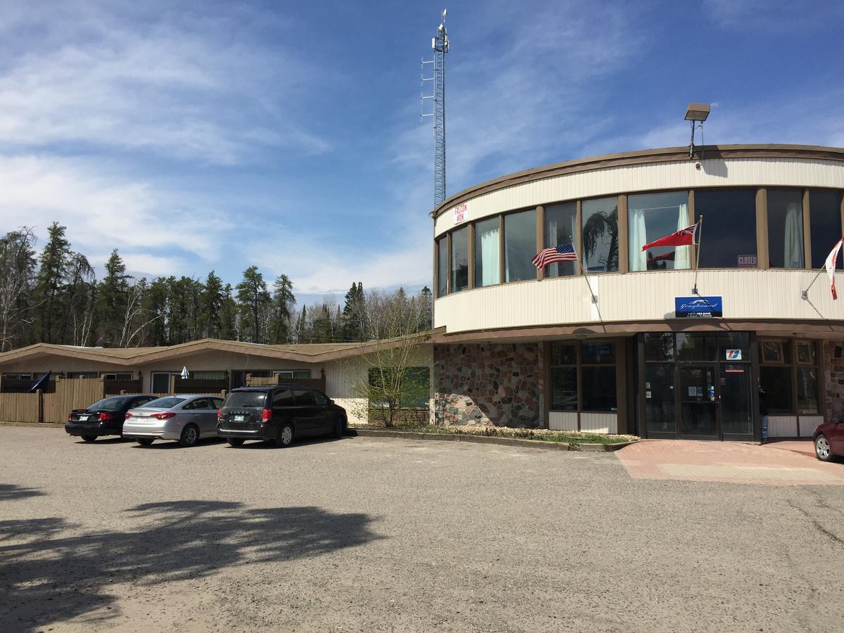 Falcon Lake Hotel Екстер'єр фото