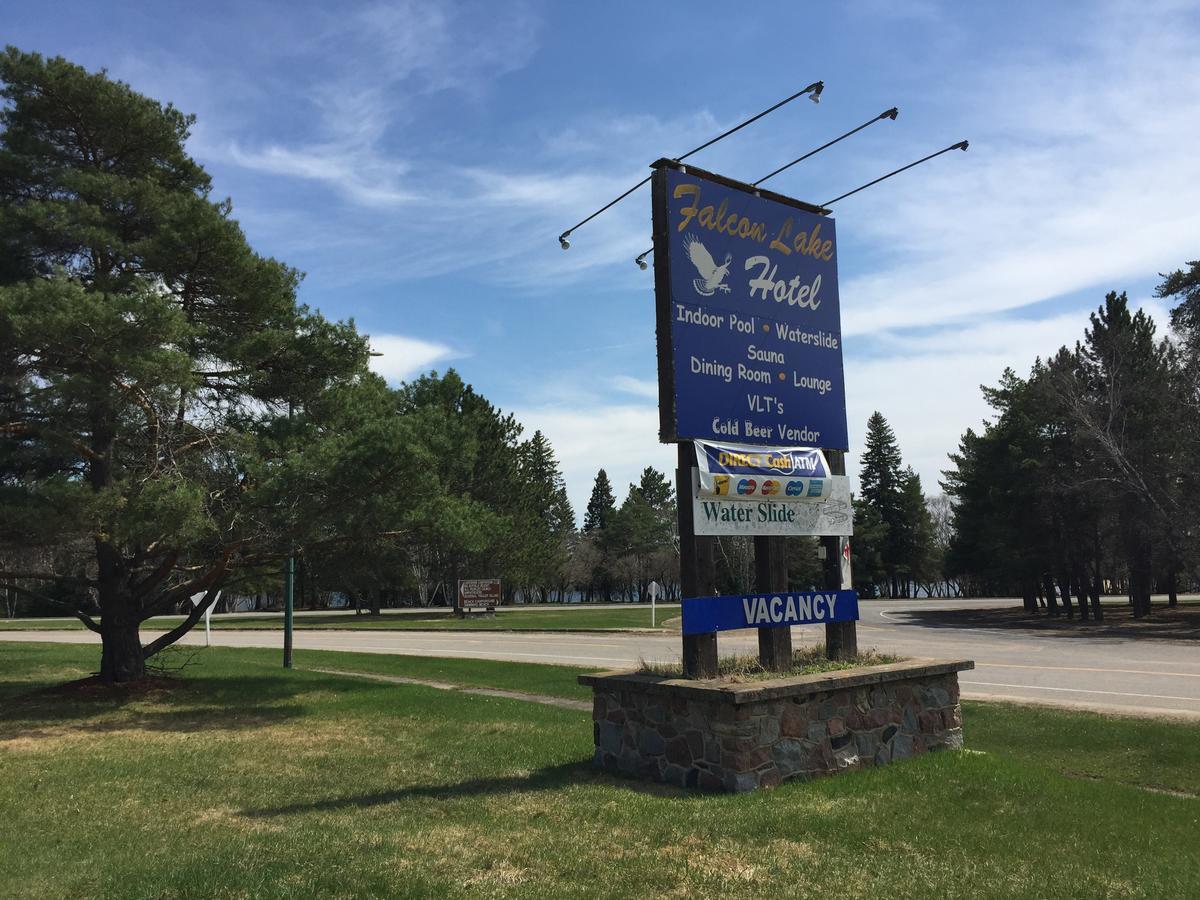 Falcon Lake Hotel Екстер'єр фото